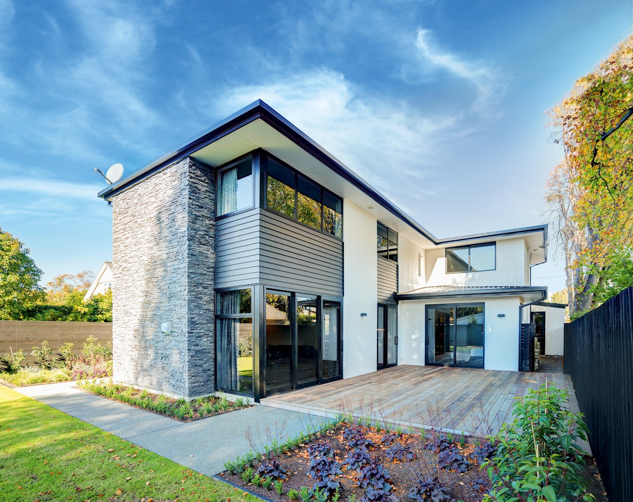 Striking contrast House Image 0