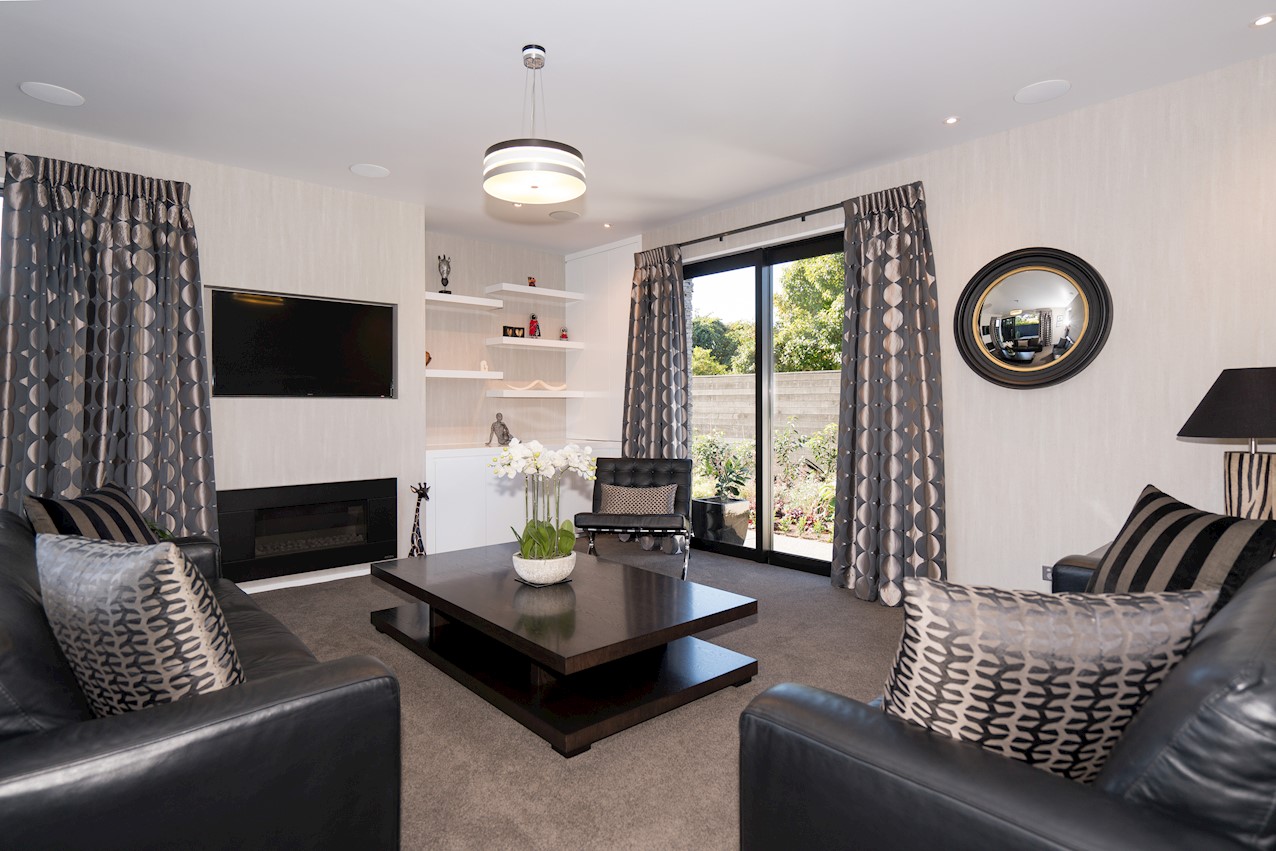 Striking contrast House Image 1