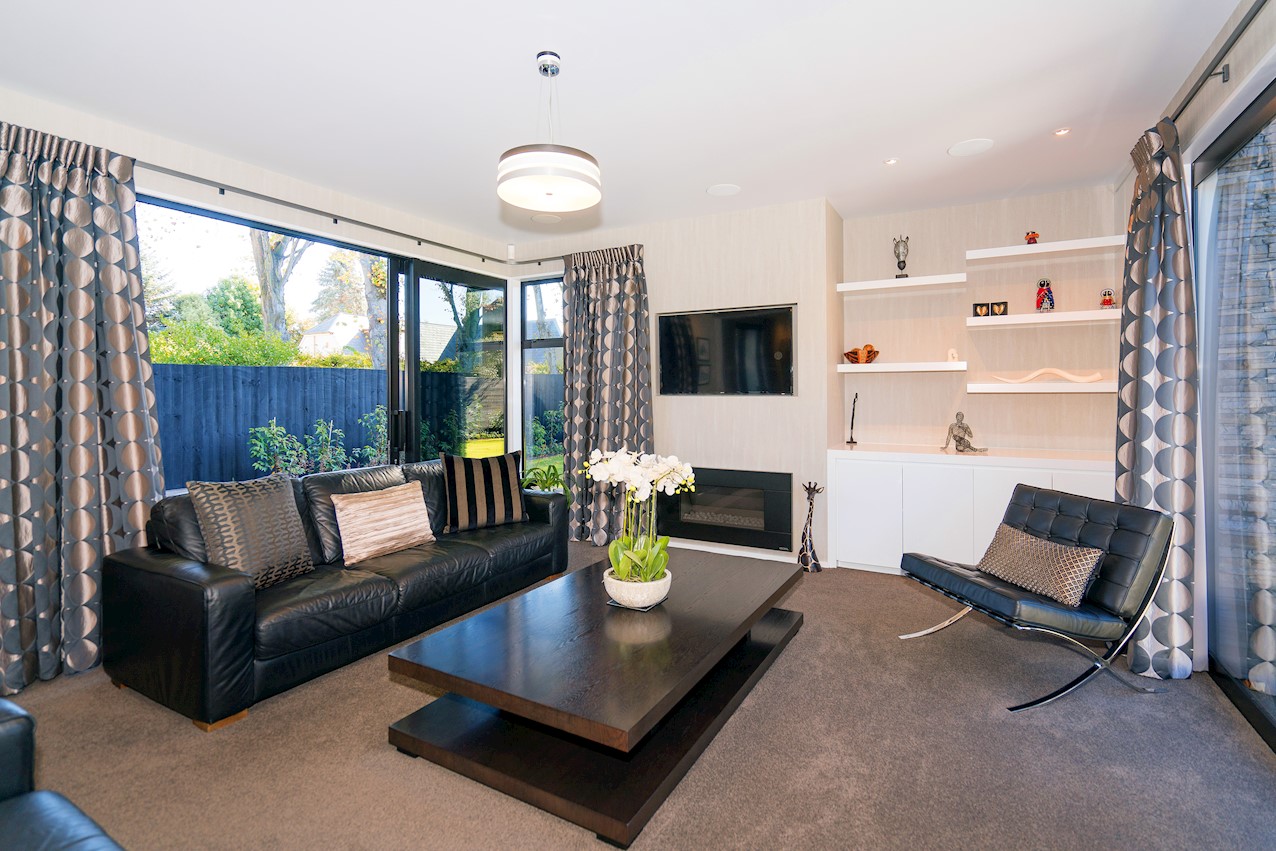 Striking contrast House Image 2