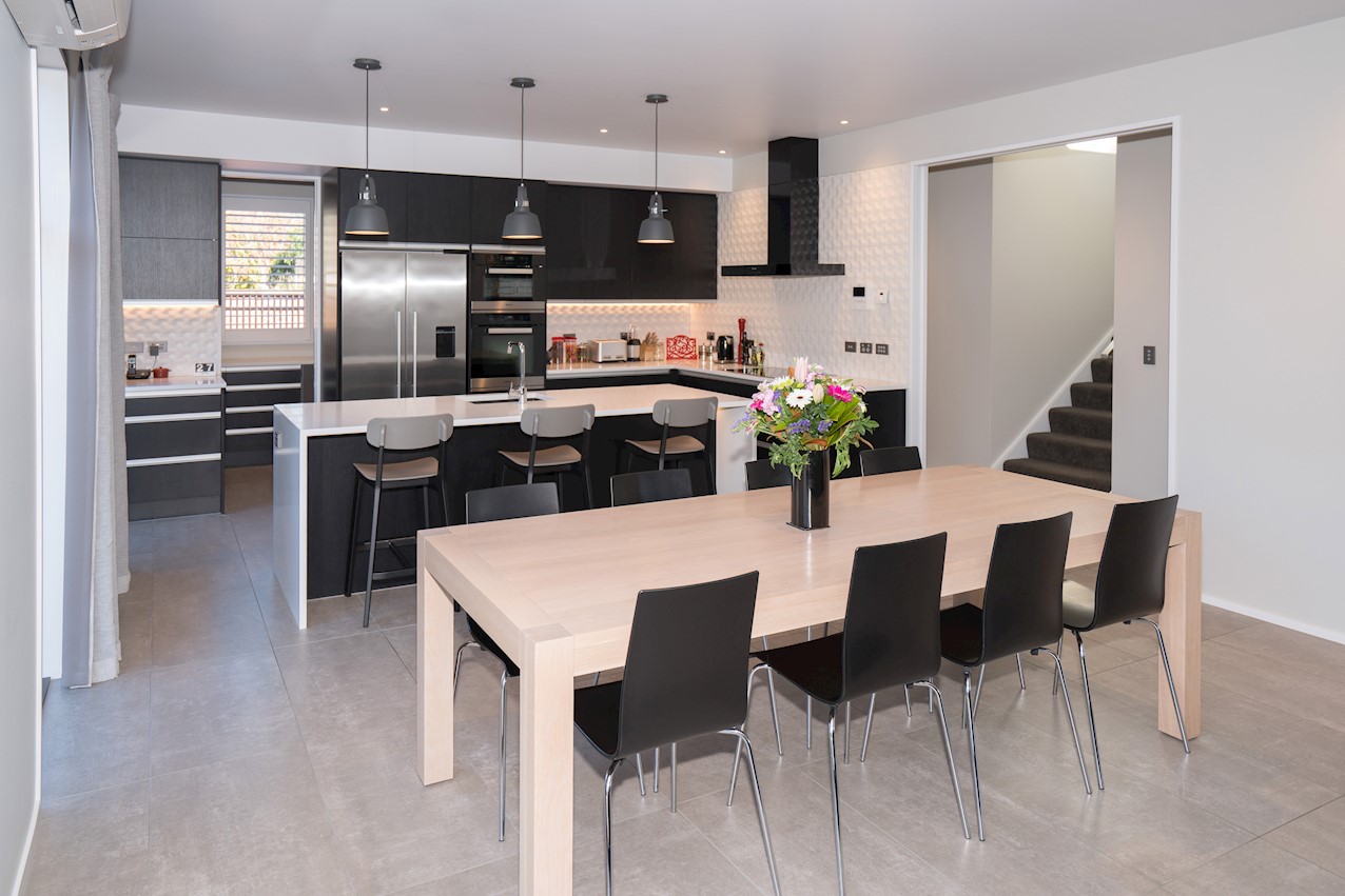 Striking contrast House Image 4