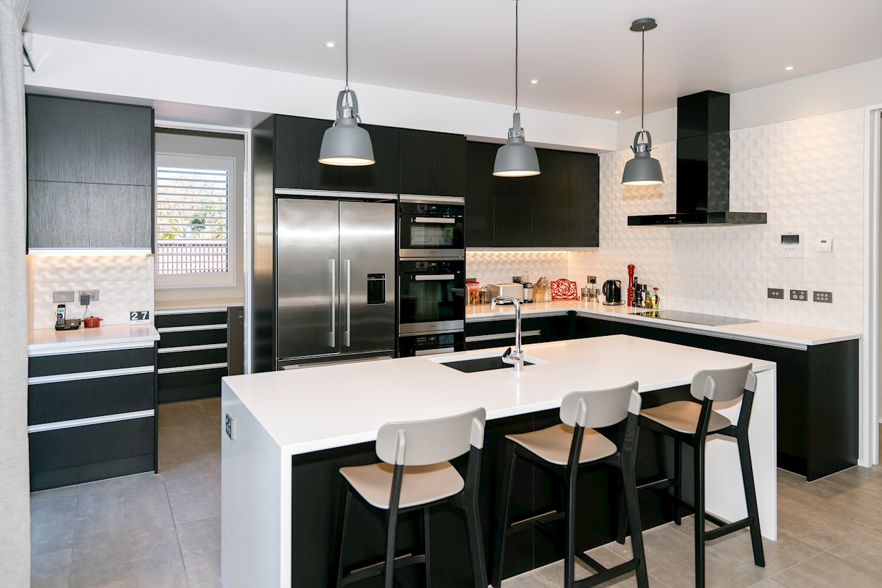 Striking contrast House Image 5