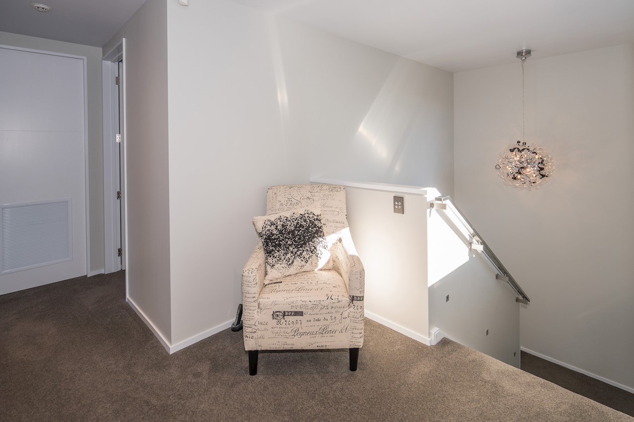 Striking contrast House Image 10