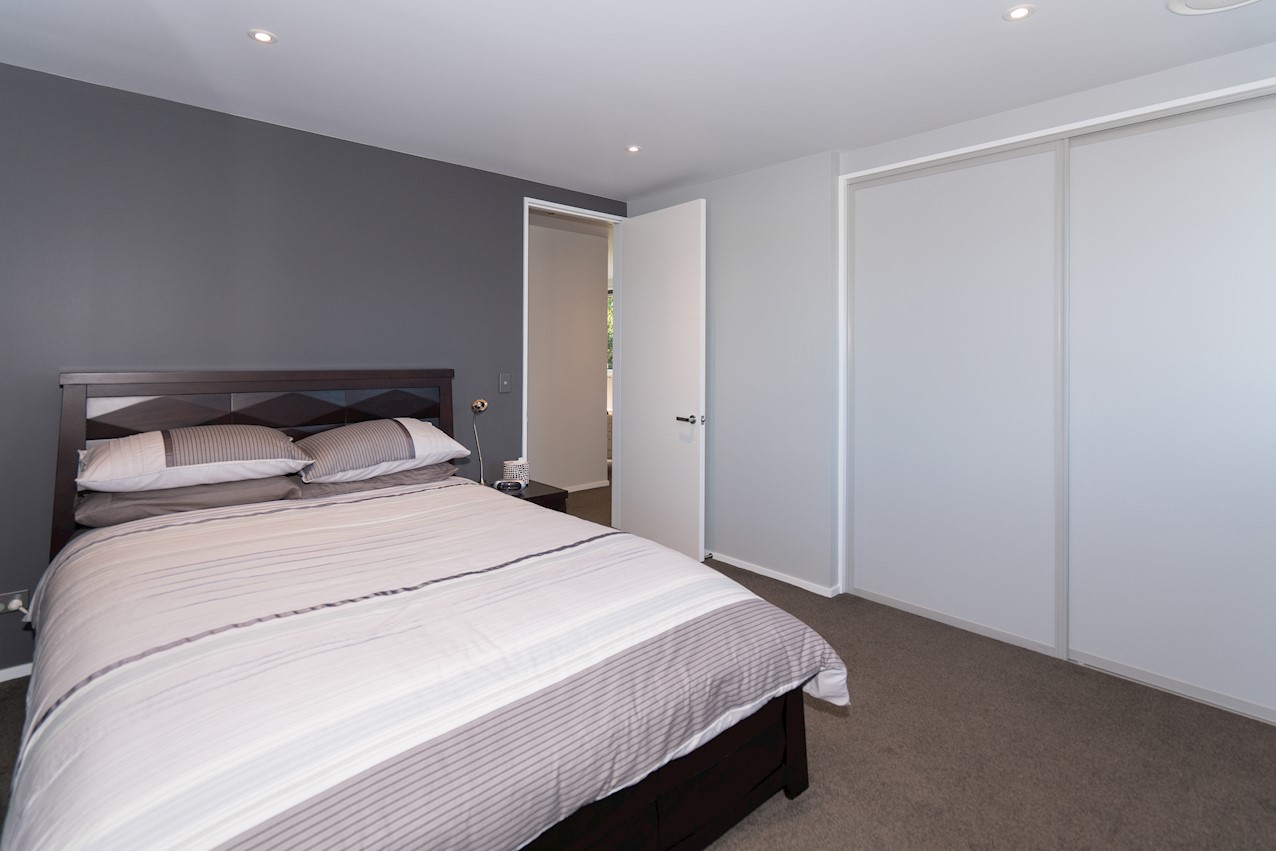 Striking contrast House Image 12