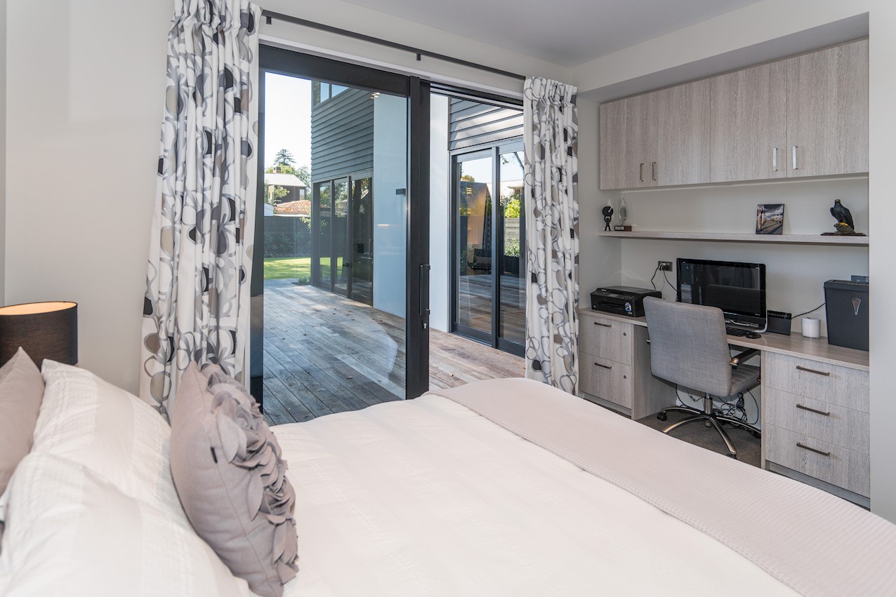 Striking contrast House Image 15