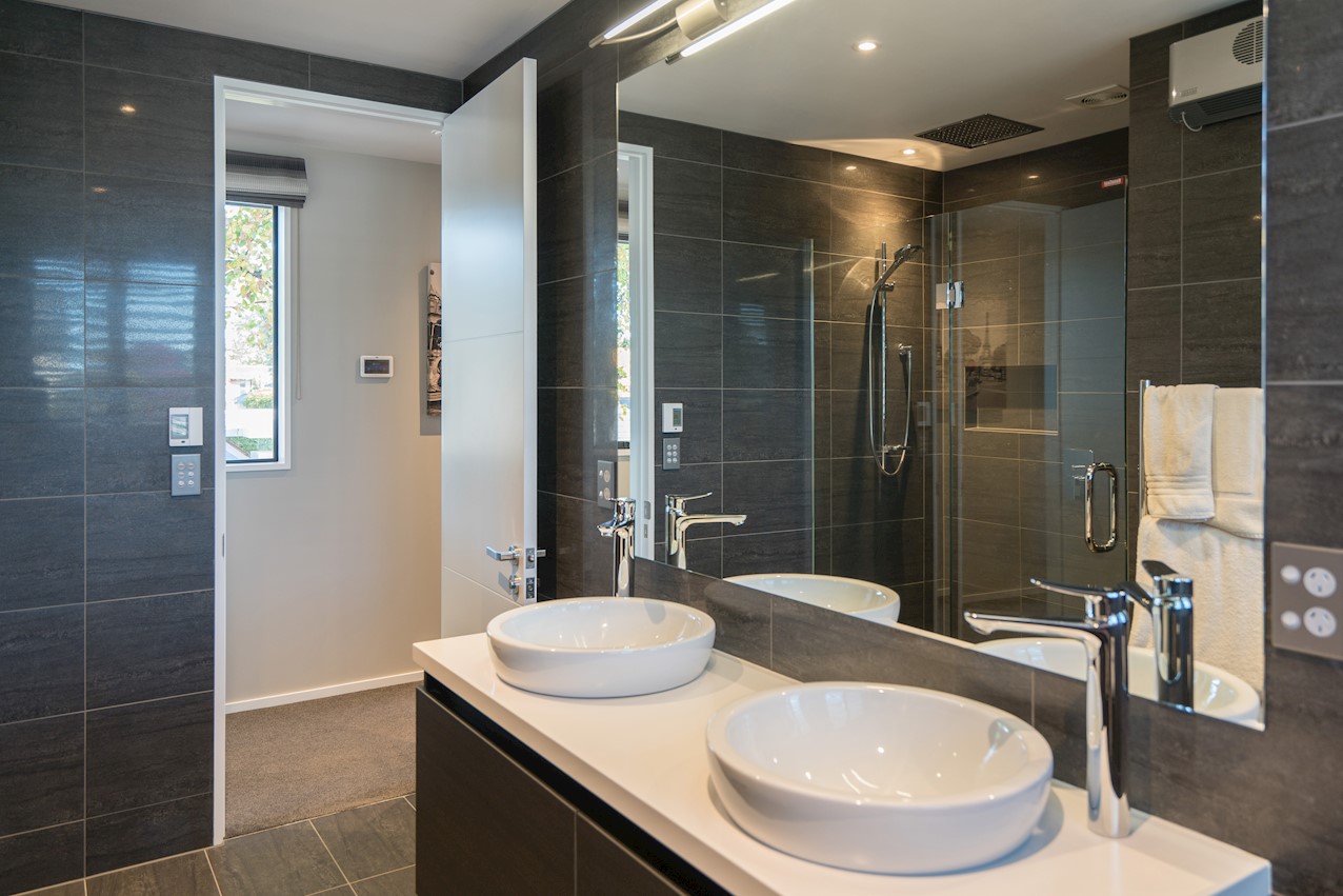 Striking contrast House Image 17