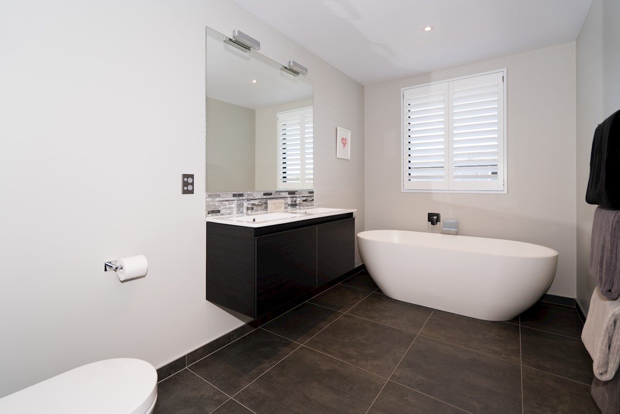 Striking contrast House Image 18