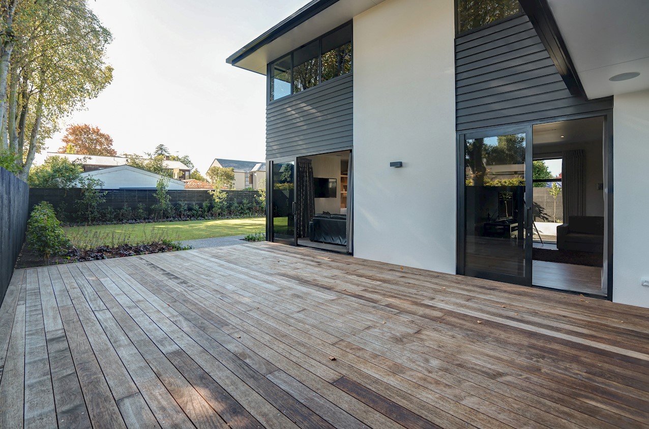 Striking contrast House Image 19