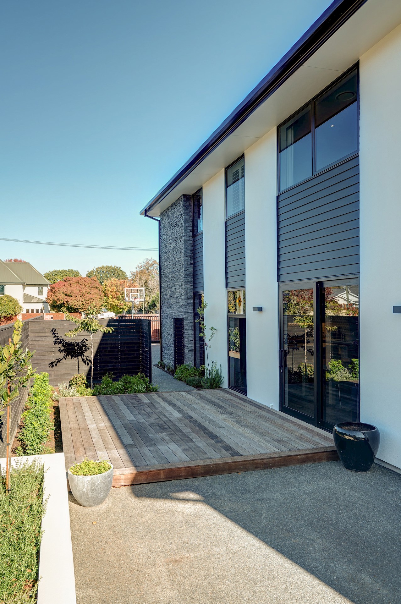 Striking contrast House Image 22