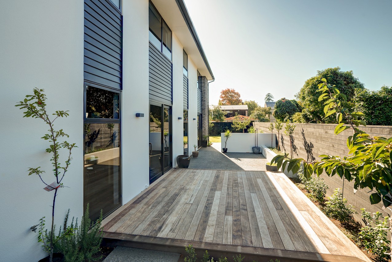 Striking contrast House Image 23