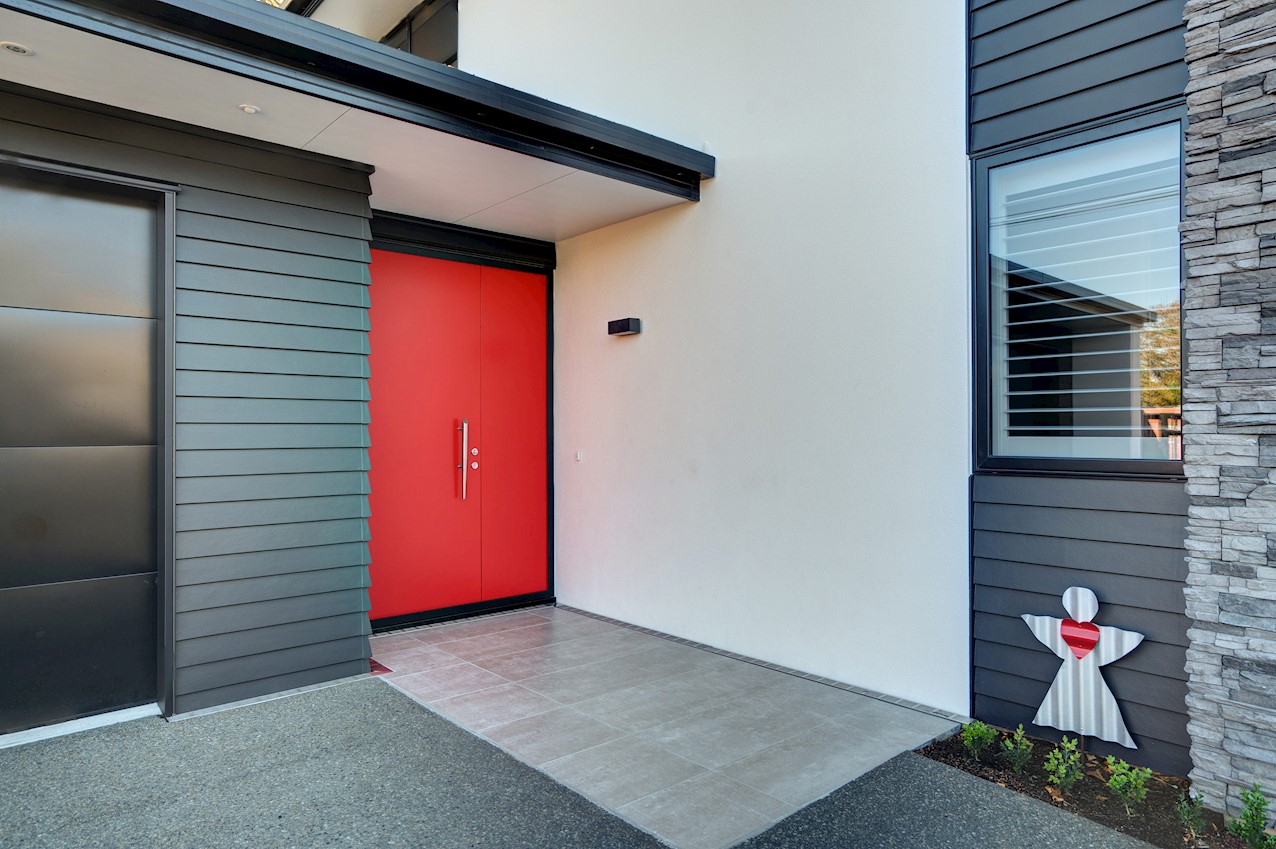 Striking contrast House Image 25