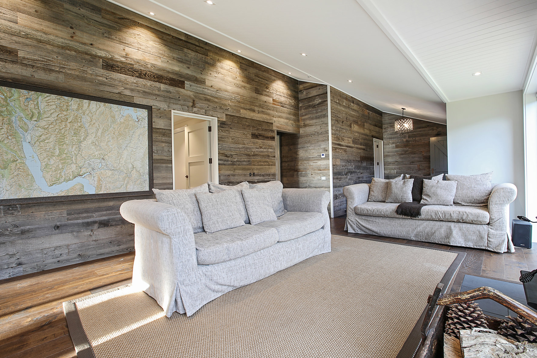 Cabin fever House Image 14