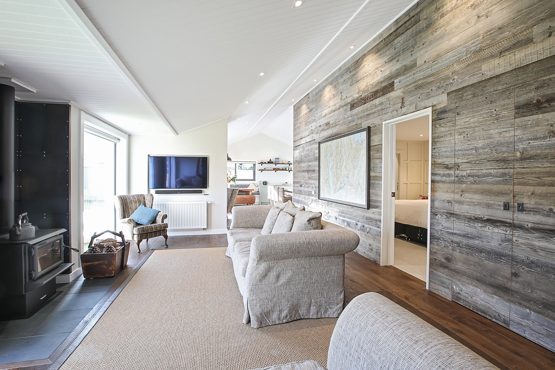 Cabin fever House Image 21