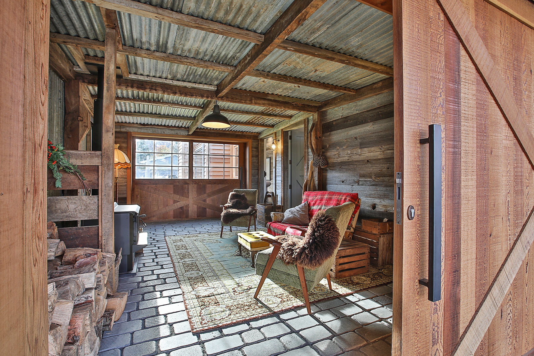 Cabin fever House Image 24