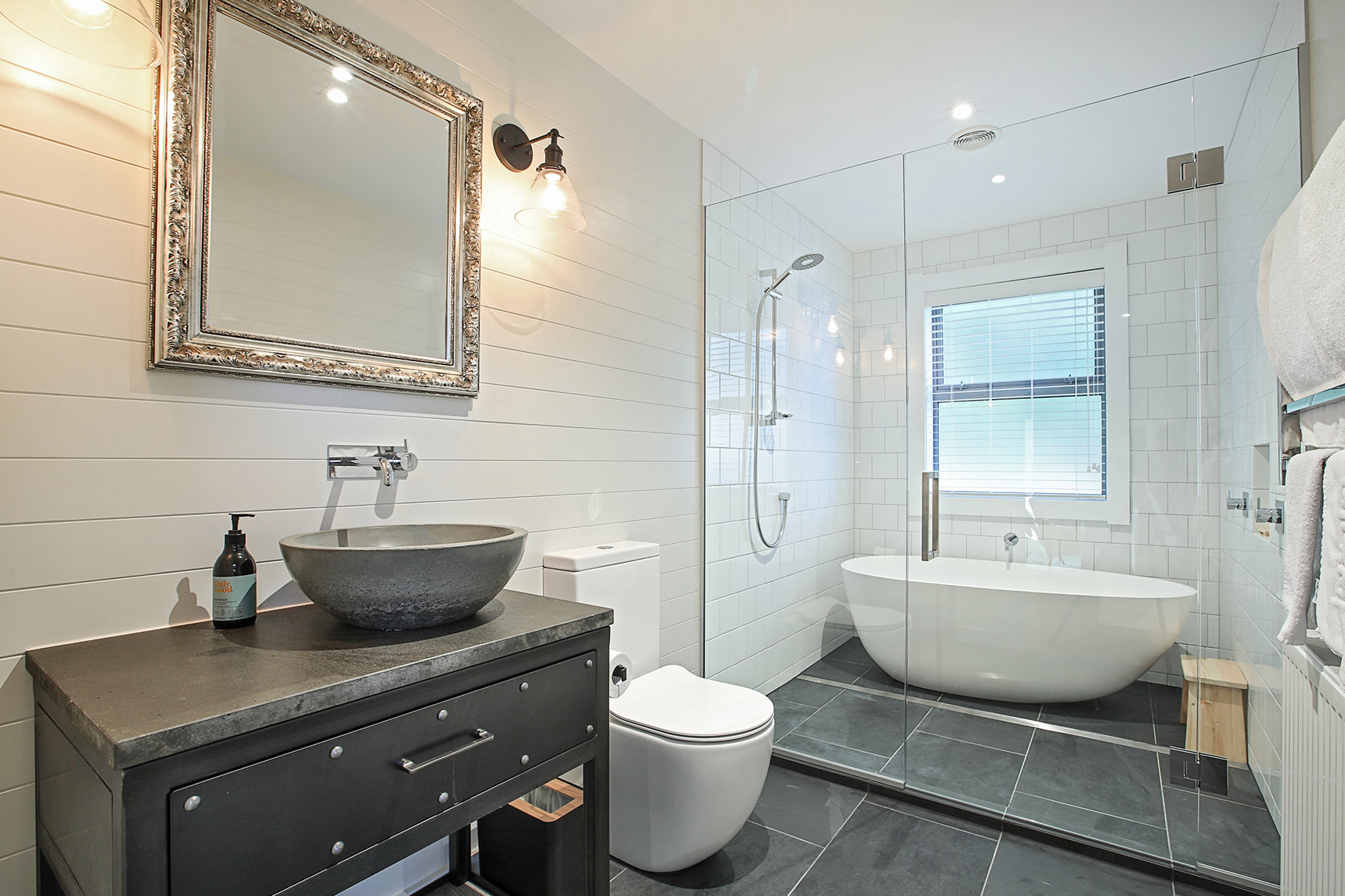 Cabin fever House Image 26