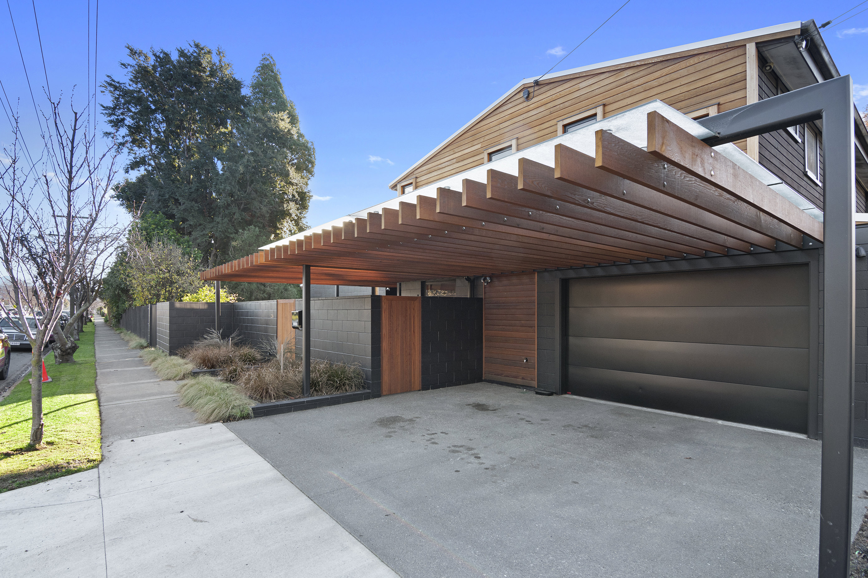 A fine vintage House Image 1