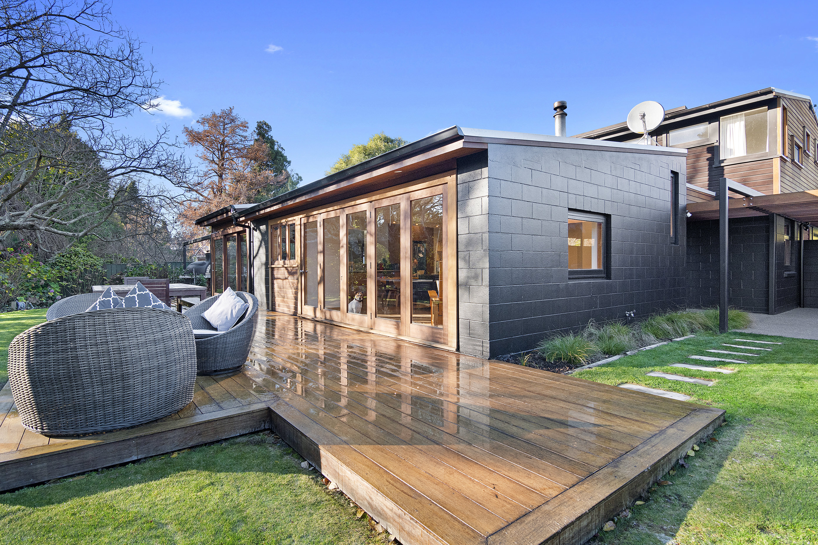 A fine vintage House Image 4