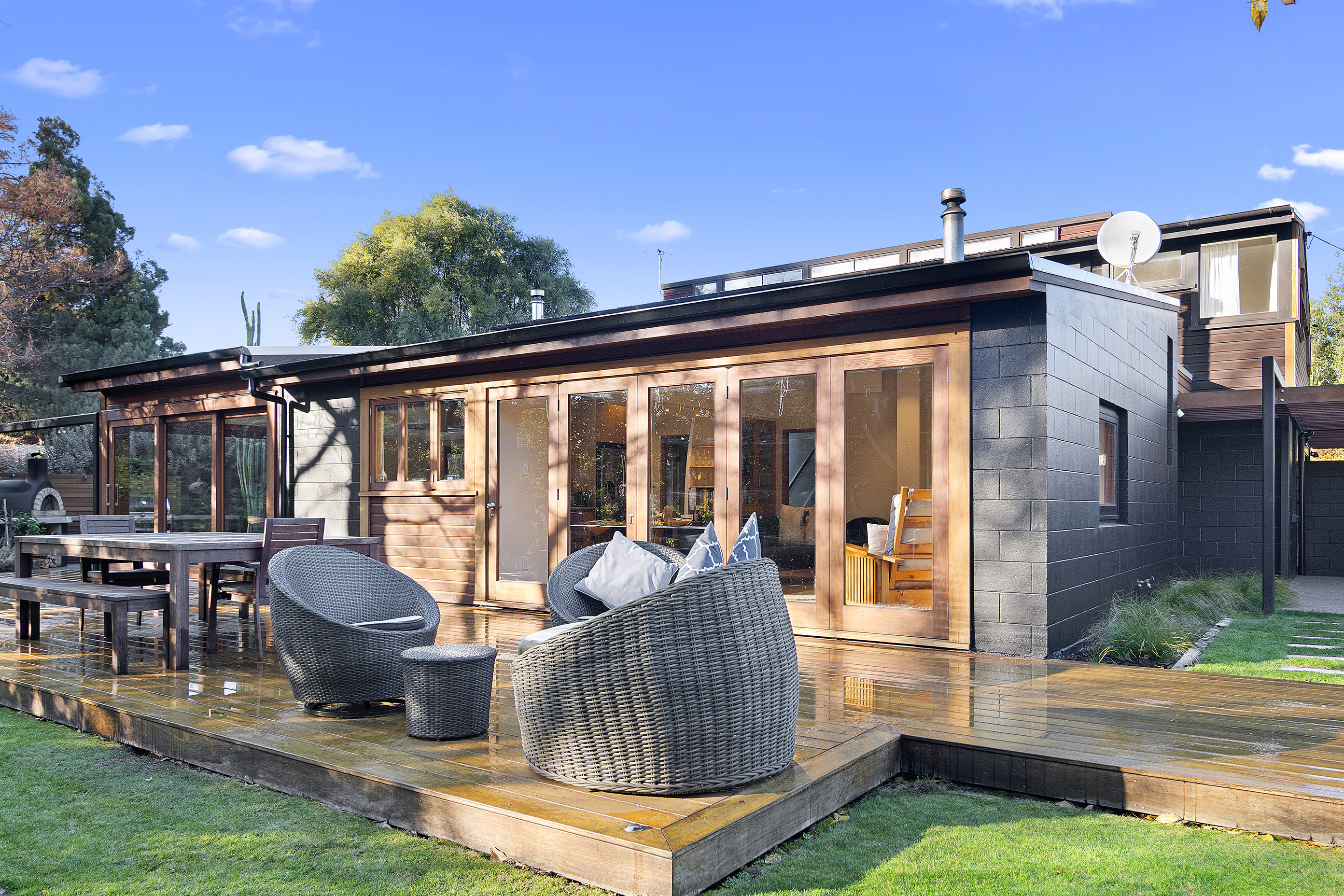 A fine vintage House Image 5