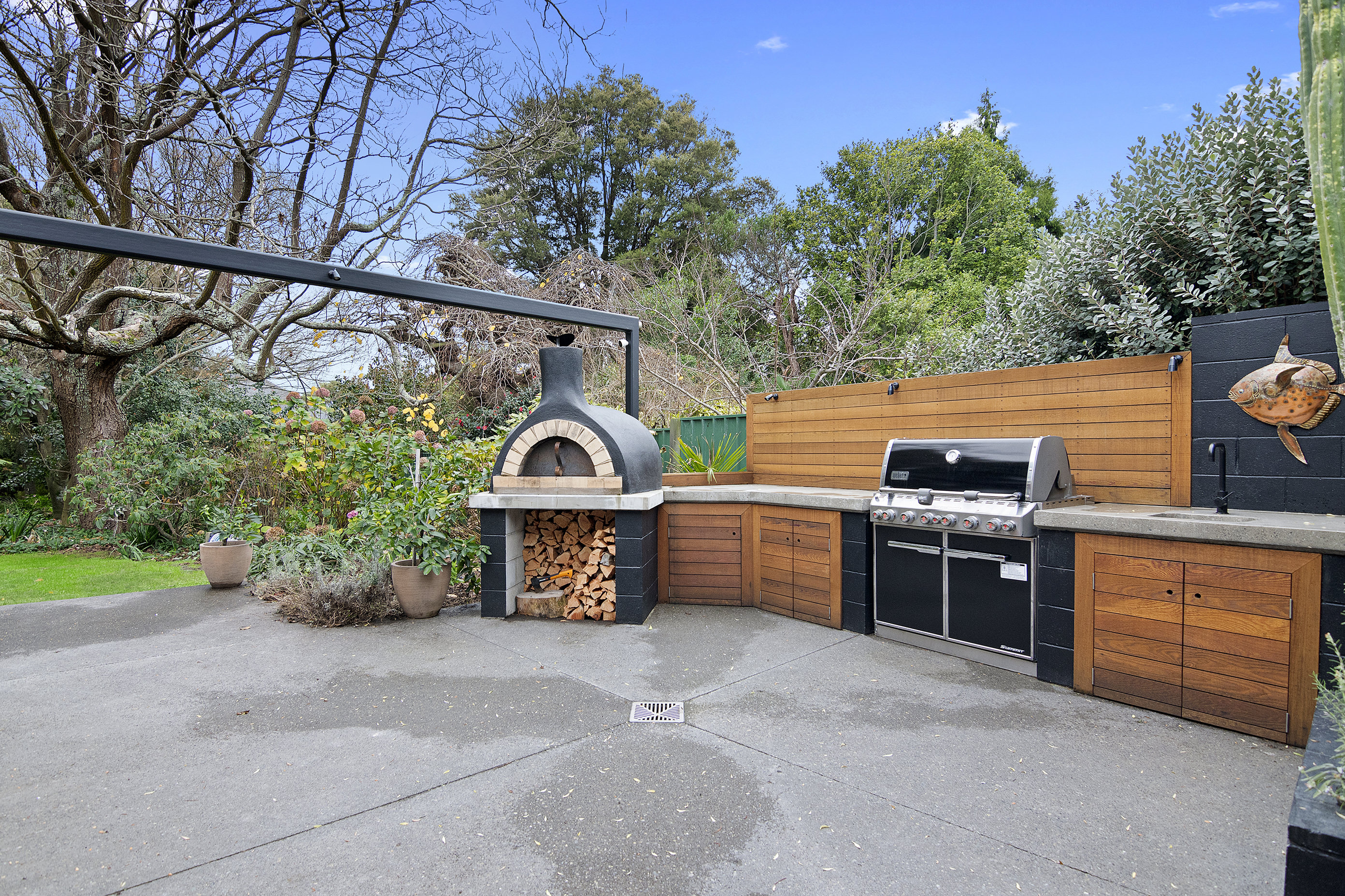 A fine vintage House Image 7