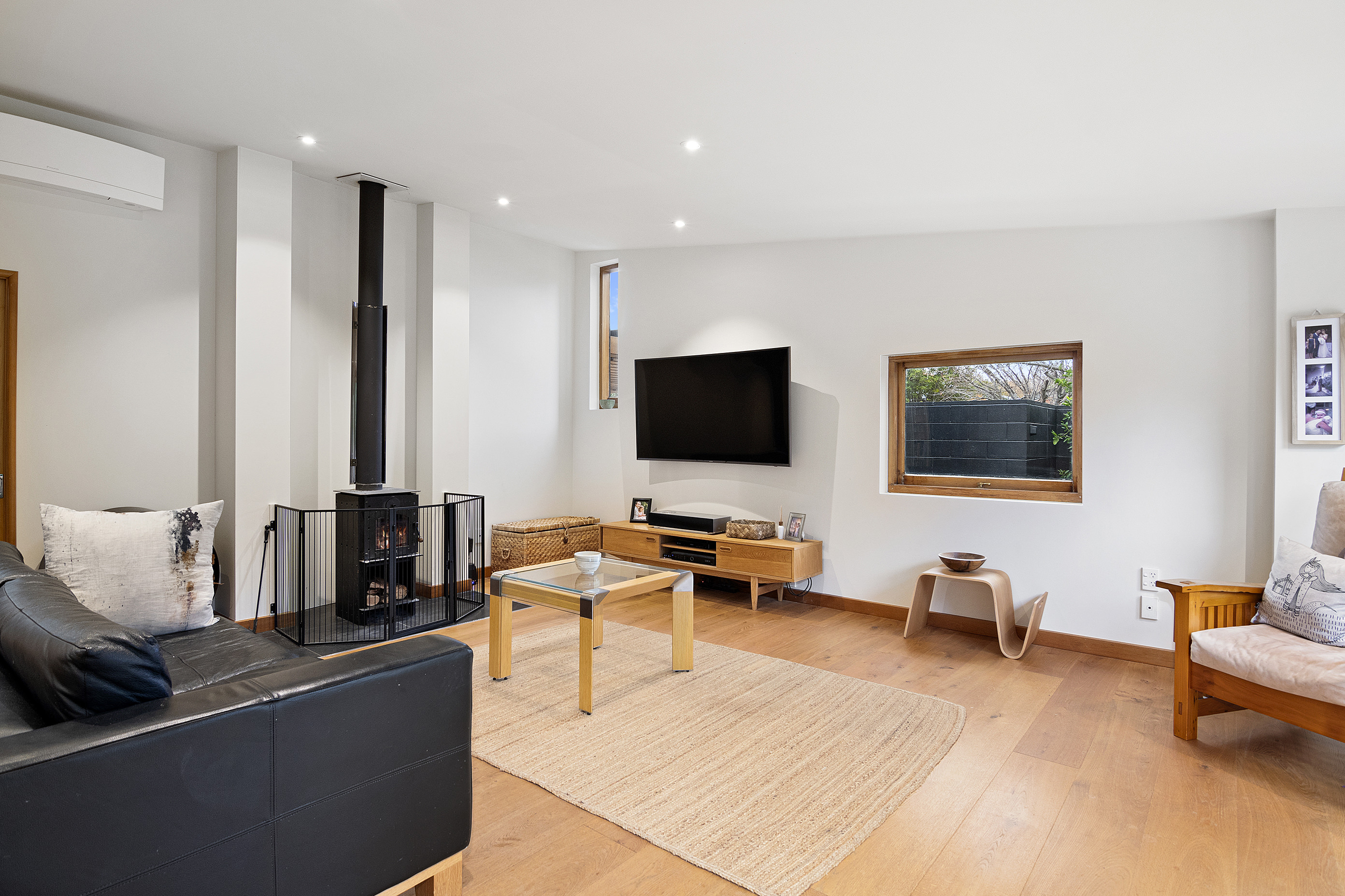 A fine vintage House Image 11