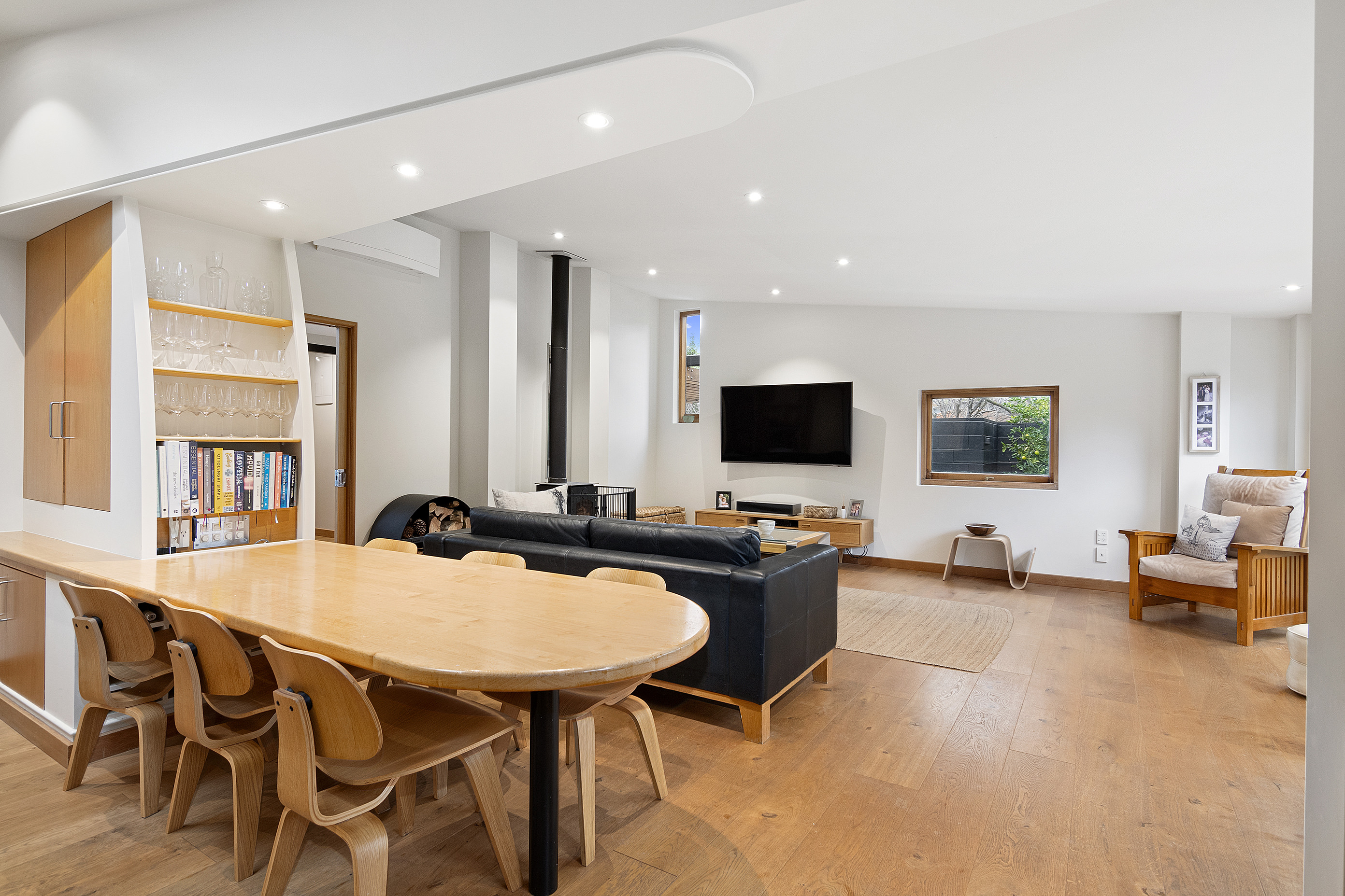 A fine vintage House Image 15