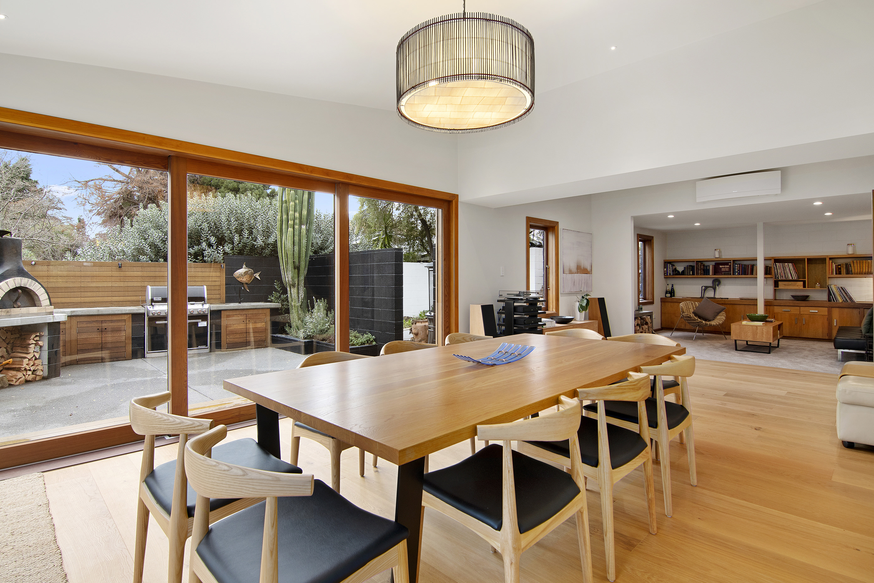 A fine vintage House Image 21