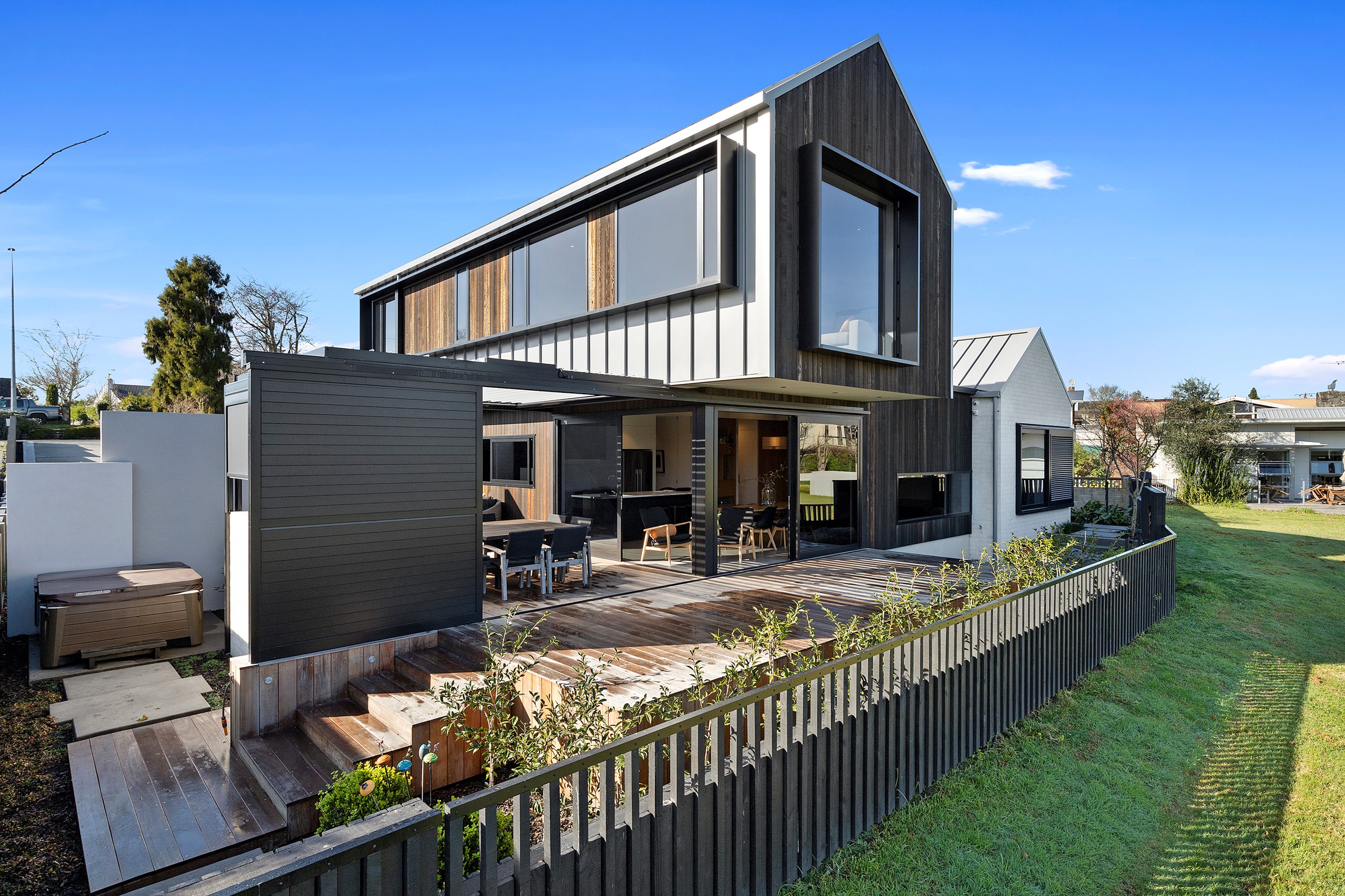 HAPPY HOUR House Image 27