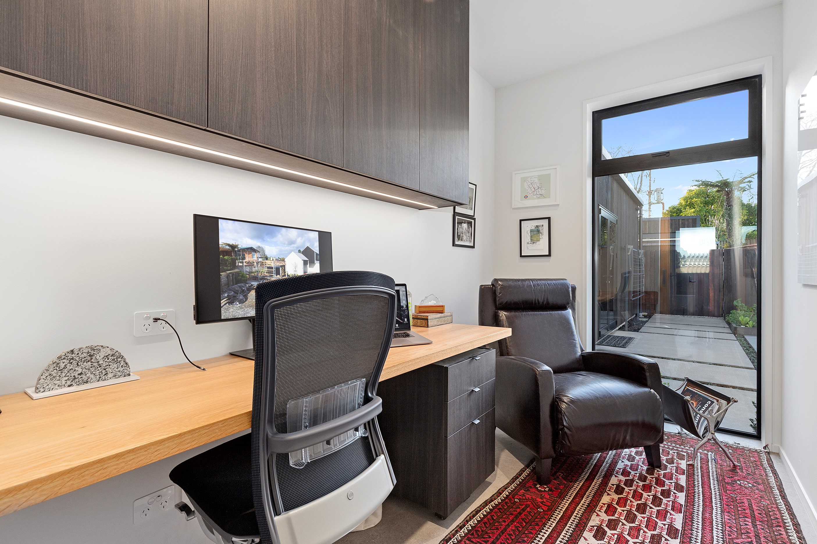 HAPPY HOUR House Image 24